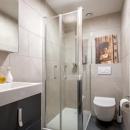 Appartement Superbe F1 Avec Terrasse Et Parking Privé *
